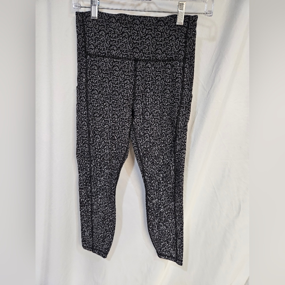 ATHLETA Ultimate Stash Pocket Textured 7/8 Tight in Black Static Size Small P